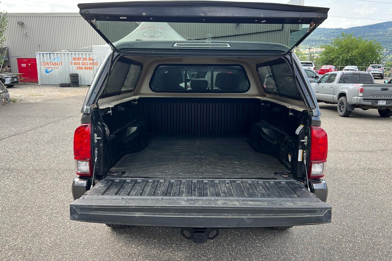 2022 Toyota Tacoma 4X4 Double CAB 6A SR5 Photo