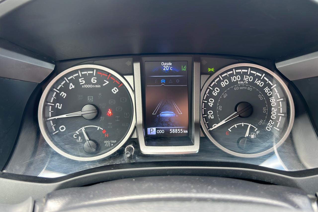 2022 Toyota Tacoma 4X4 Double CAB 6A SR5 Photo