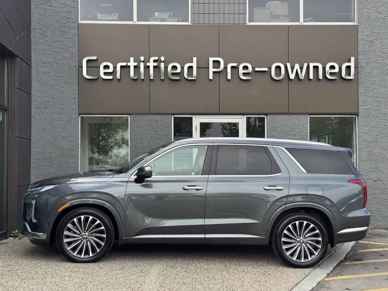 Used 2023 Hyundai PALISADE CALLIGRAPHY w/ TOP MODEL / LOW KMS for sale in Calgary, AB