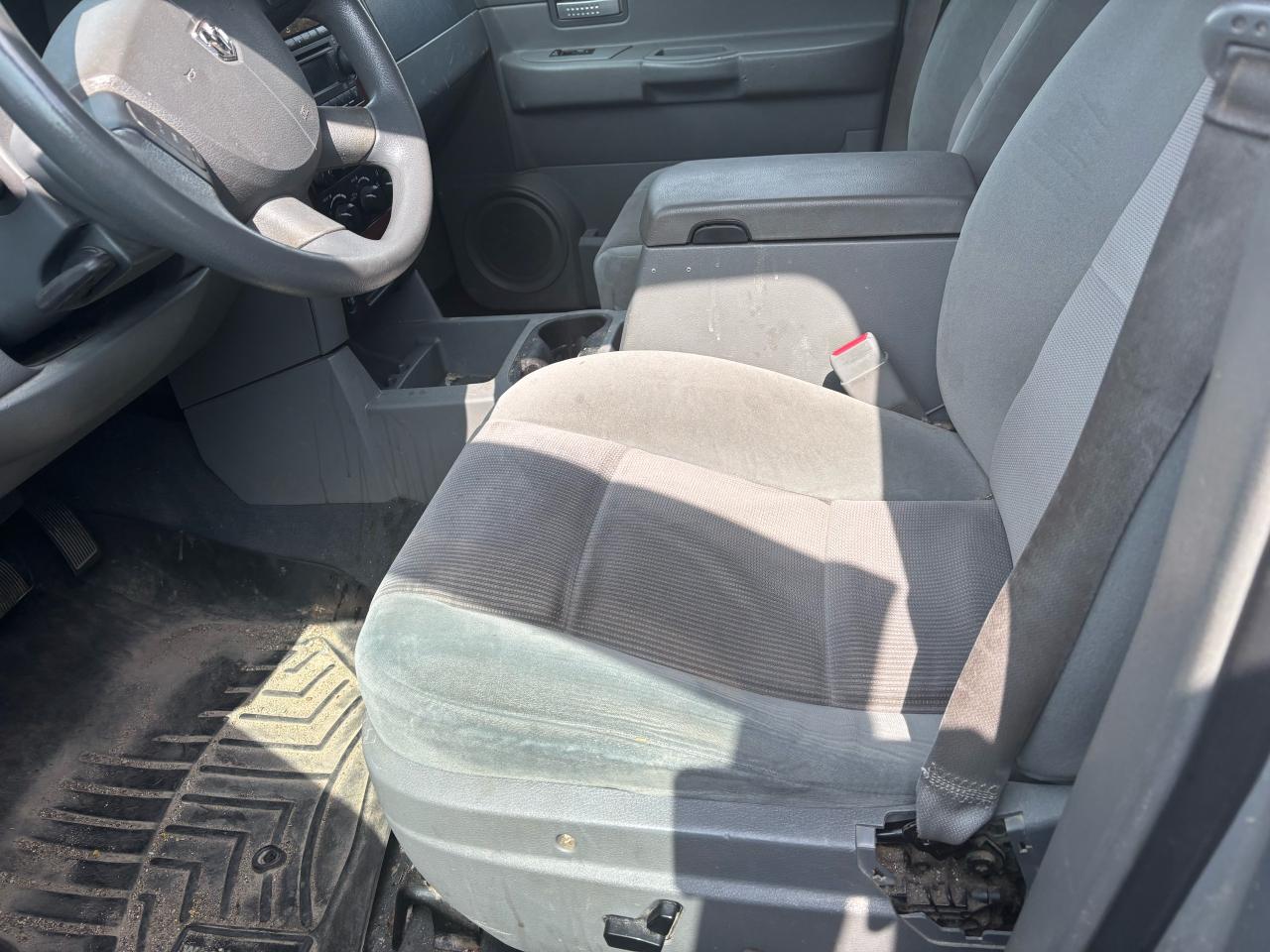 2006 Dodge Durango SLT,4 Wheel Drive, 5.7L, HEMI - Photo #9