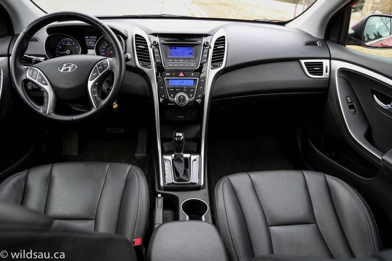 2013 Hyundai Elantra LIMITED / LOW KM / LEATHER /ROOF / ICE COLD AC / - Photo #2