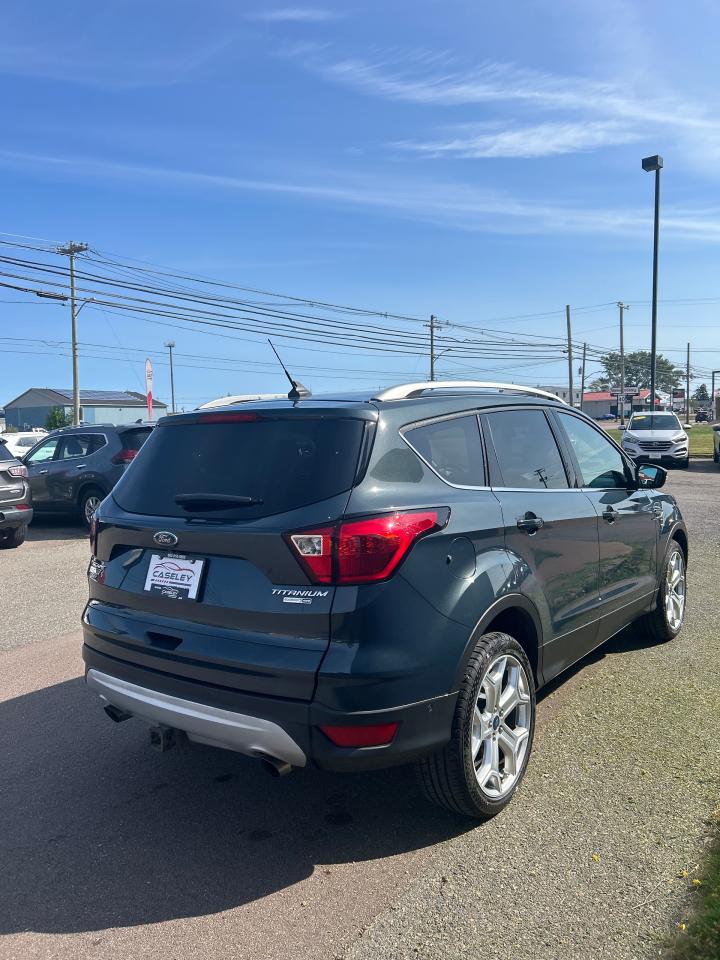 2019 Ford Escape Titanium Photo3