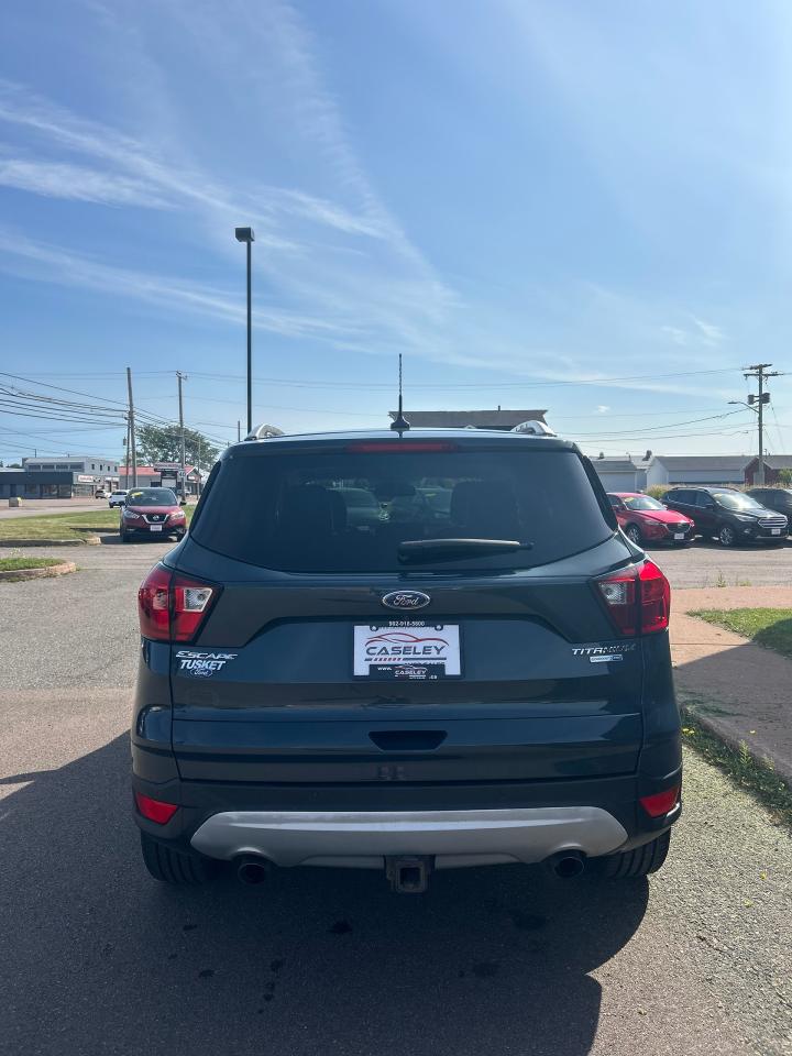 2019 Ford Escape Titanium Photo4