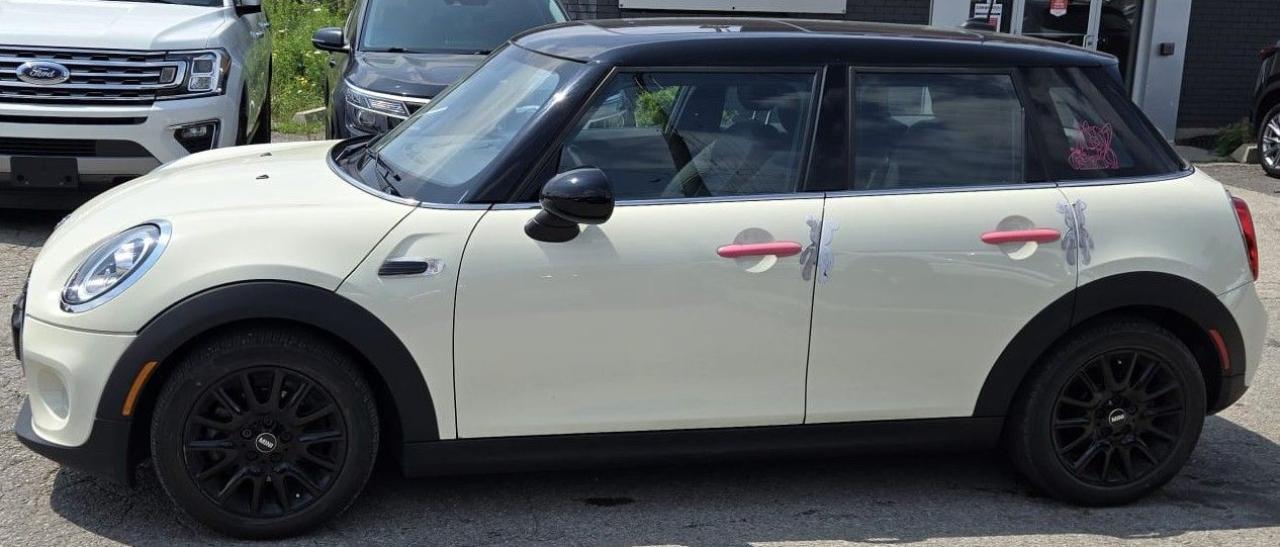 2019 MINI Cooper LEATHER / PANO ROOF / NAV / HTD SEATS / AUTO - Photo #2