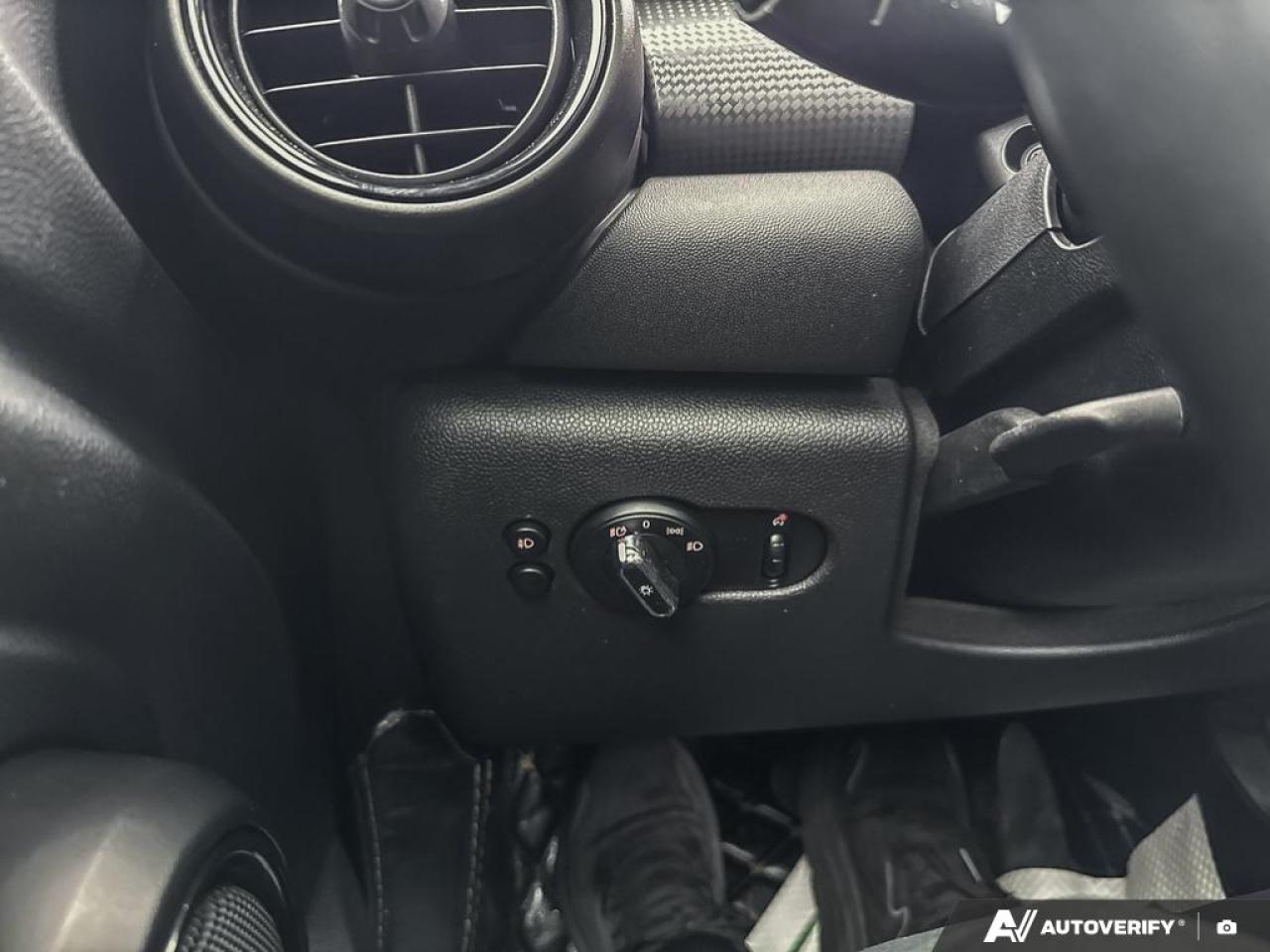 2019 MINI Cooper LEATHER / PANO ROOF / NAV / HTD SEATS / AUTO - Photo #13