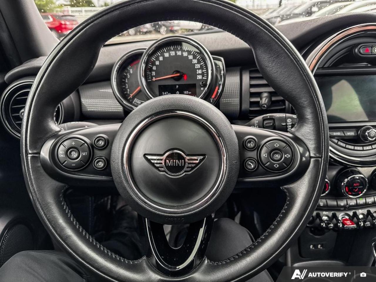2019 MINI Cooper LEATHER / PANO ROOF / NAV / HTD SEATS / AUTO - Photo #19