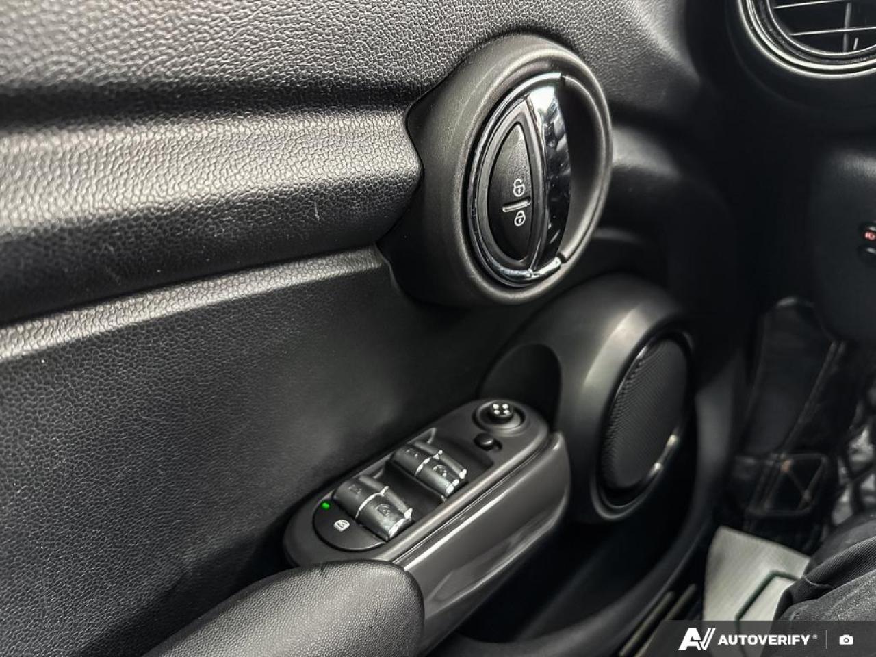 2019 MINI Cooper LEATHER / PANO ROOF / NAV / HTD SEATS / AUTO - Photo #12
