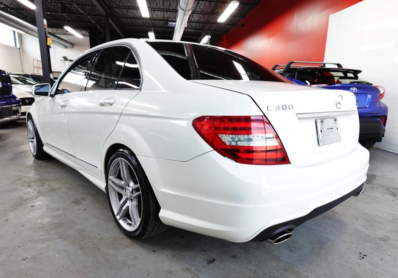 2012 Mercedes-Benz C-Class C300 4Matic - NO ACCIDENT, LOW KM, WHITE ON BEIGE - Photo #4