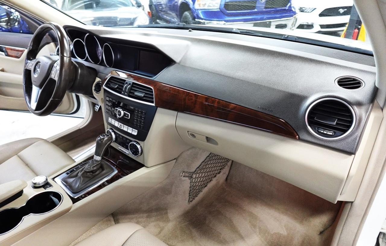 2012 Mercedes-Benz C-Class C300 4Matic - NO ACCIDENT, LOW KM, WHITE ON BEIGE - Photo #19