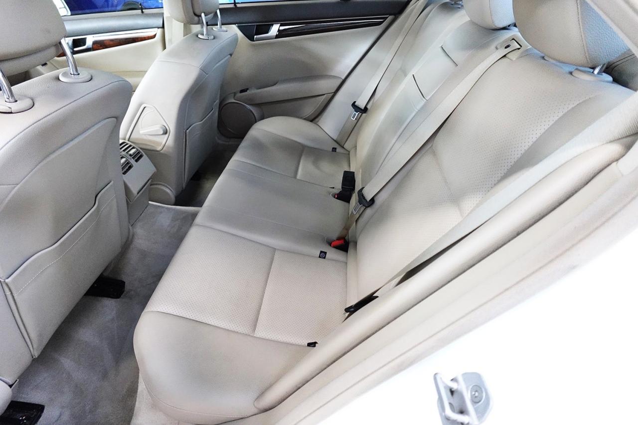 2012 Mercedes-Benz C-Class C300 4Matic - NO ACCIDENT, LOW KM, WHITE ON BEIGE - Photo #18