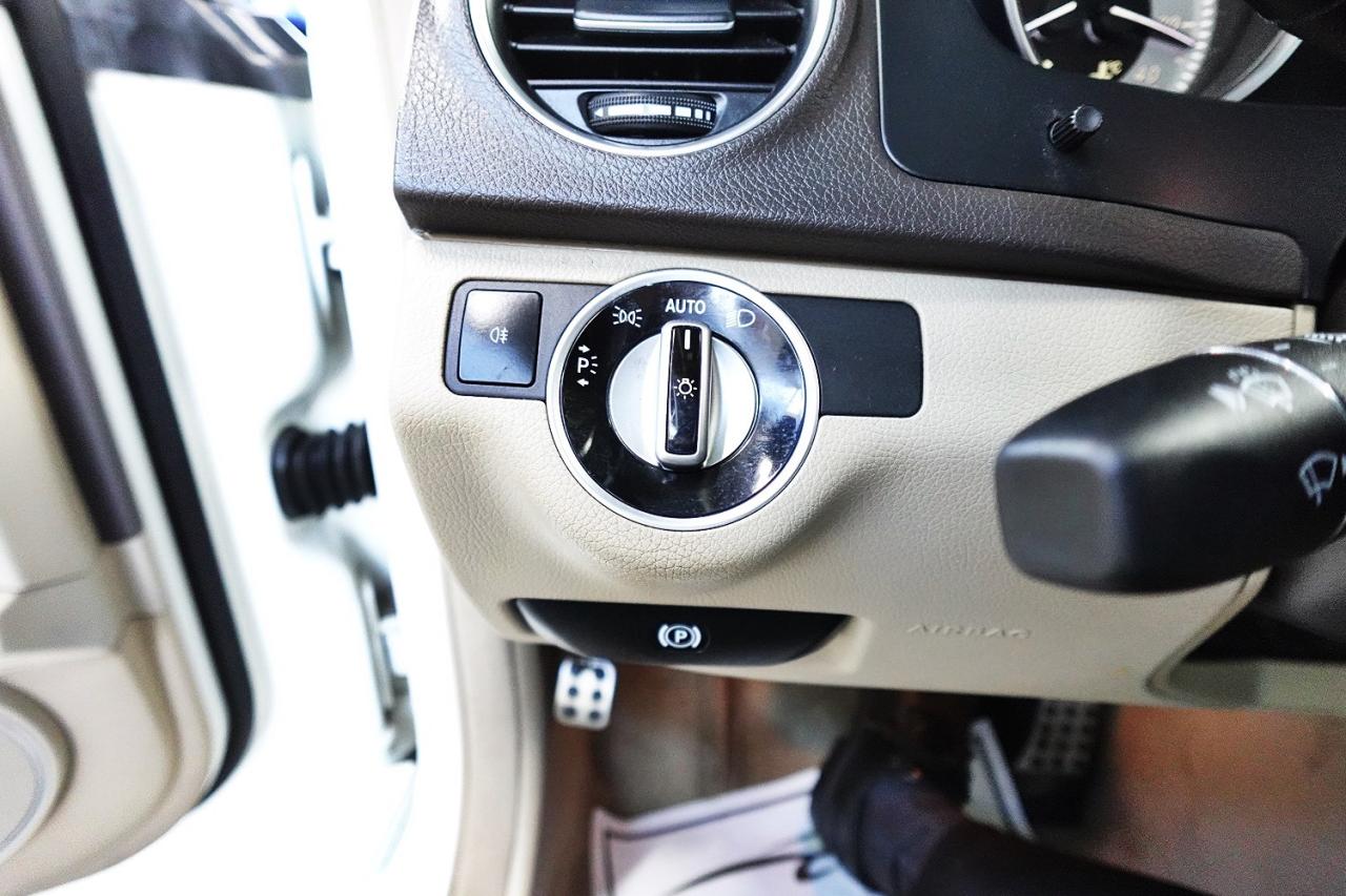 2012 Mercedes-Benz C-Class C300 4Matic - NO ACCIDENT, LOW KM, WHITE ON BEIGE - Photo #30