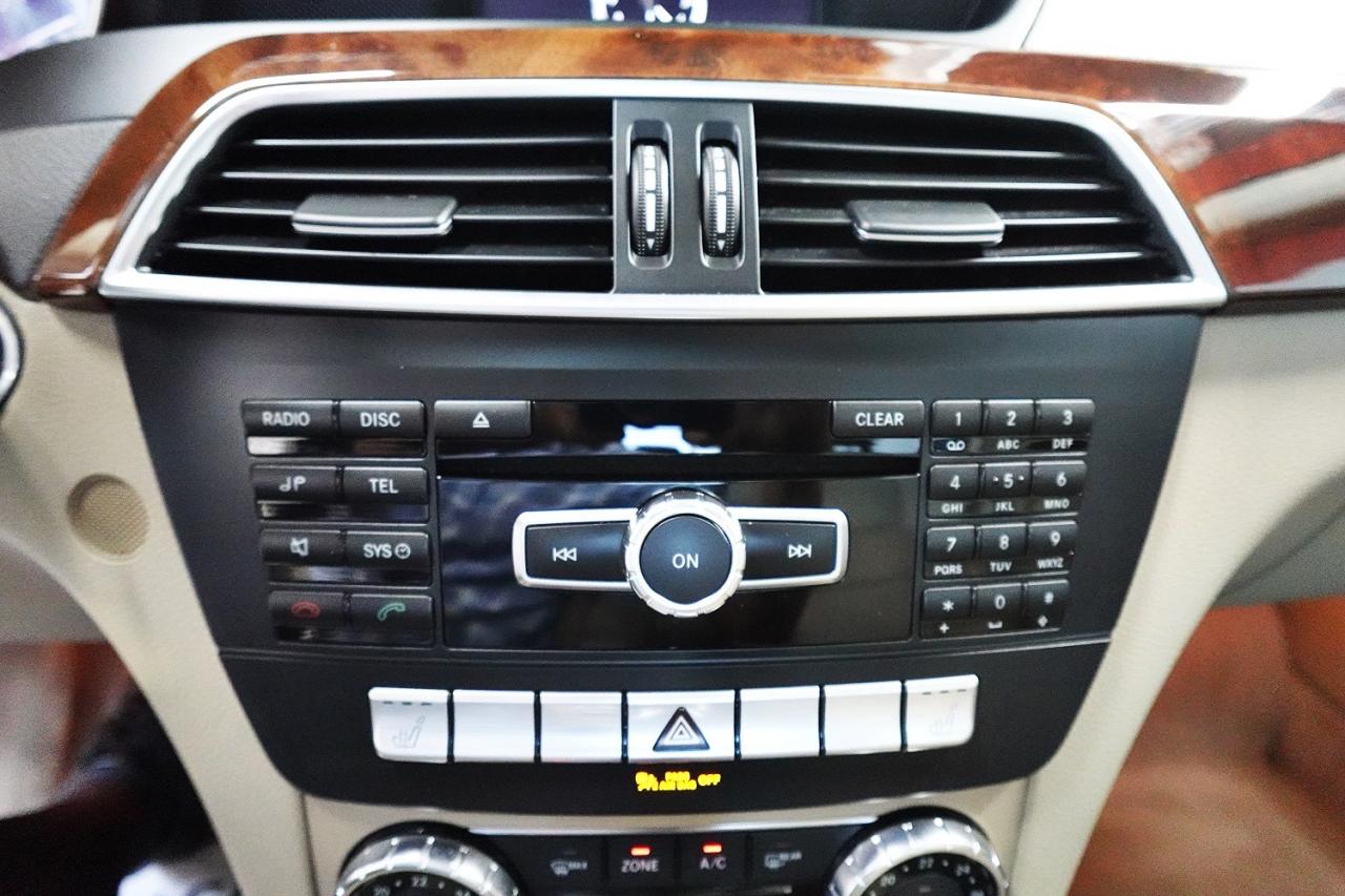 2012 Mercedes-Benz C-Class C300 4Matic - NO ACCIDENT, LOW KM, WHITE ON BEIGE - Photo #23