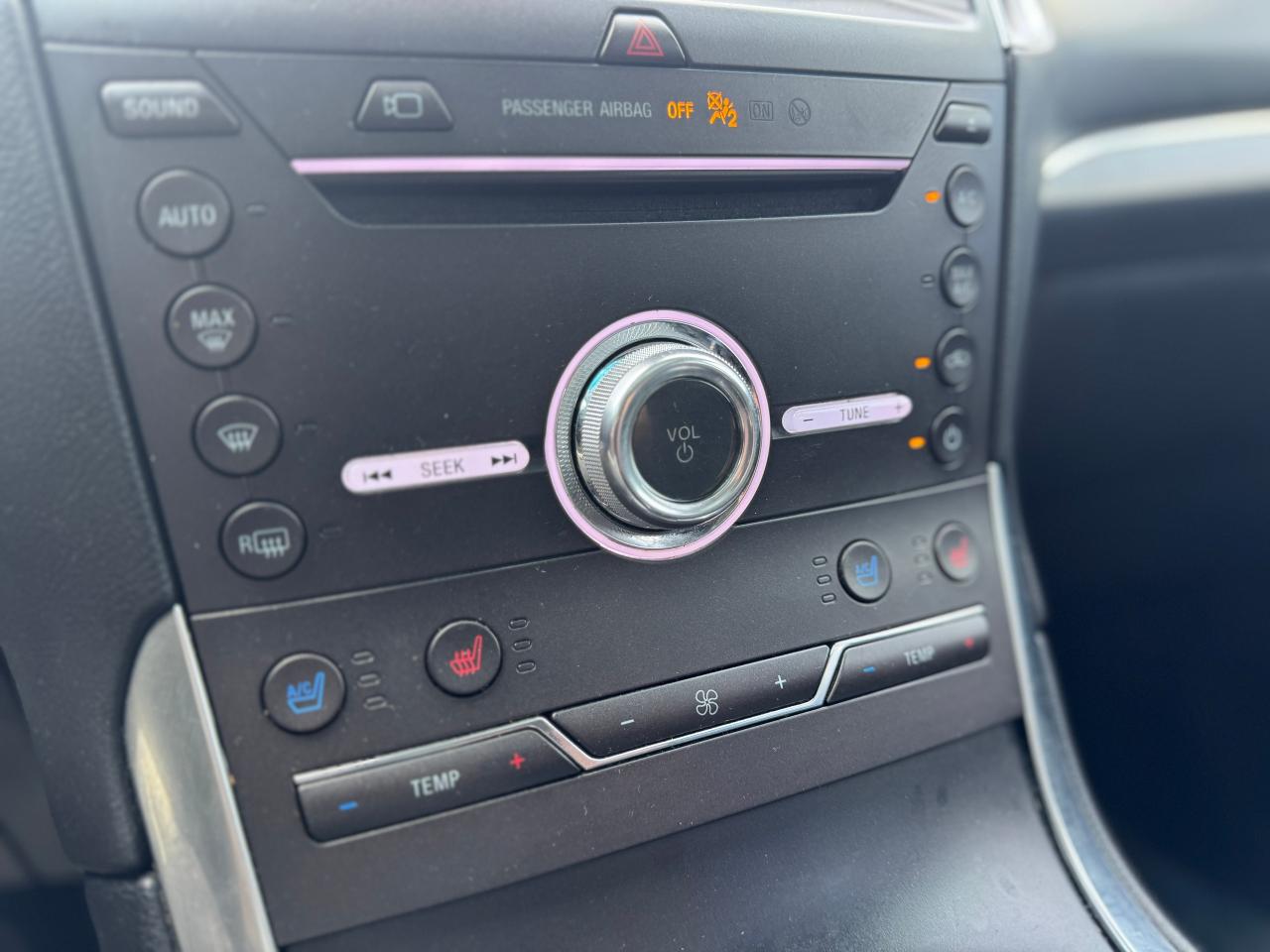 2019 Ford Edge Titanium AWD Panoramic Roof - Photo #17