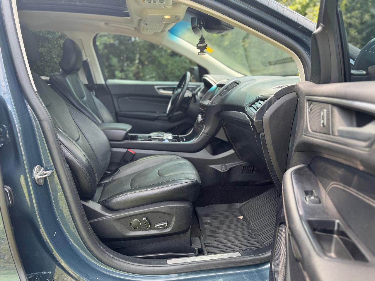 2019 Ford Edge Titanium AWD Panoramic Roof - Photo #30