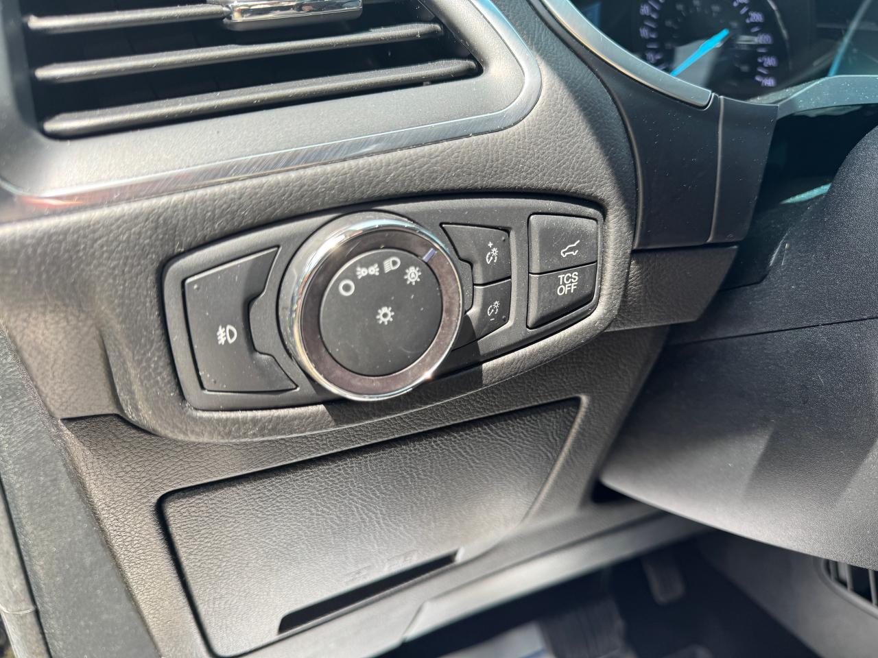 2019 Ford Edge Titanium AWD Panoramic Roof - Photo #21