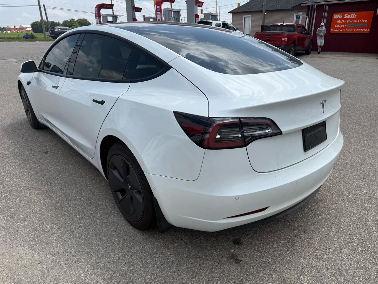 2021 Tesla Model 3 STANDARD RANGE PLUS - Photo #10