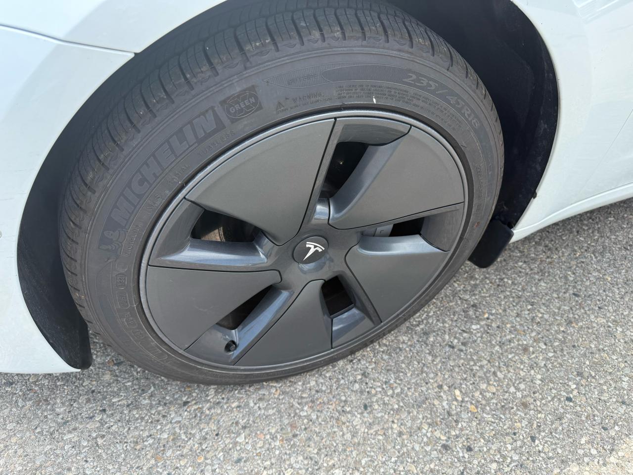 2021 Tesla Model 3 STANDARD RANGE PLUS - Photo #5