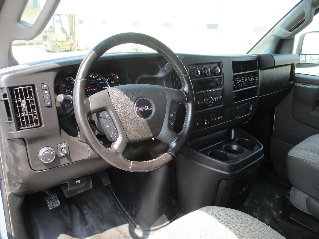 2020 GMC Savana Cargo Van RWD 2500 155" - Photo #9