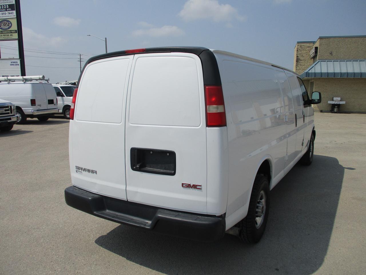 2020 GMC Savana Cargo Van RWD 2500 155" - Photo #5