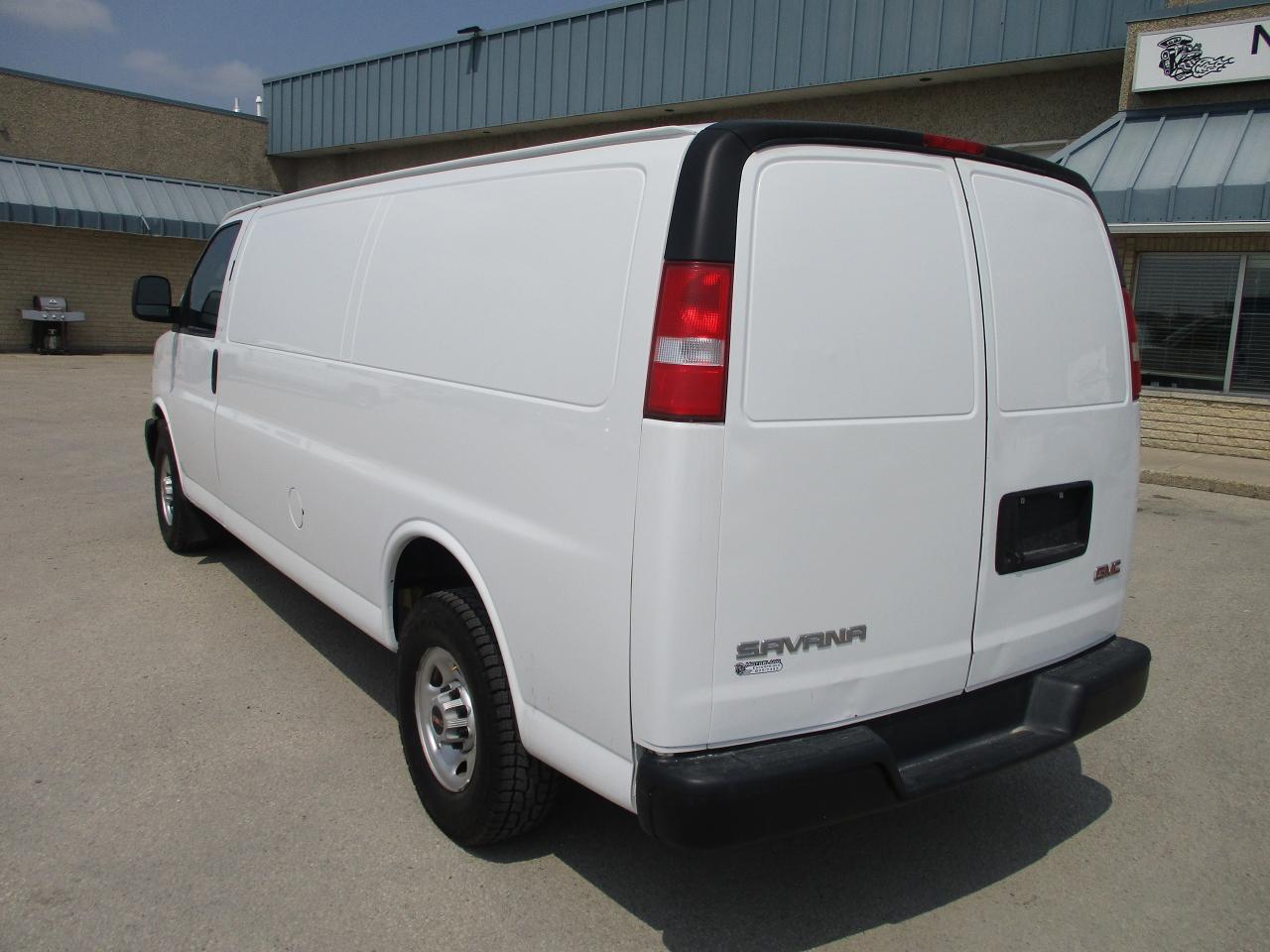 2020 GMC Savana Cargo Van RWD 2500 155" - Photo #6