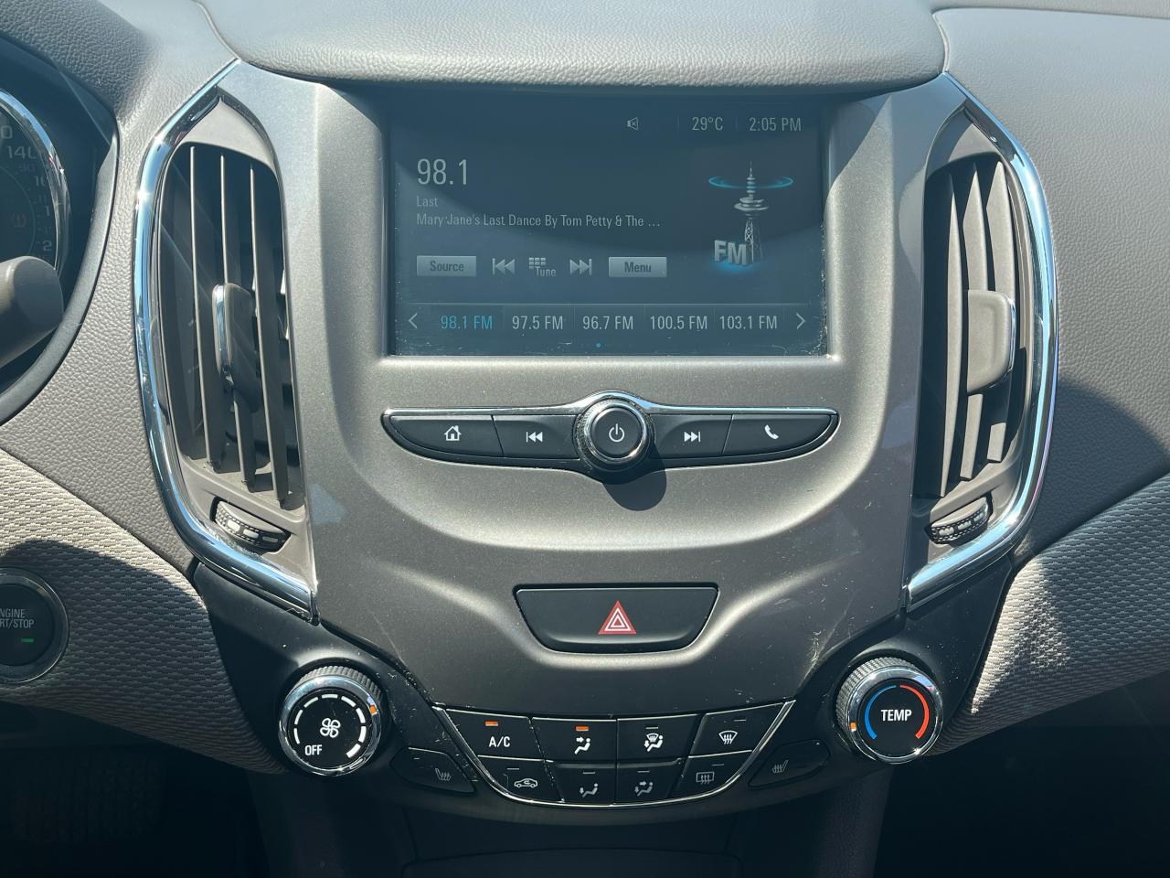 2018 Chevrolet Cruze LT | APPLE CARPLAY | BACKUP CAMERA | LOW KM - Photo #12
