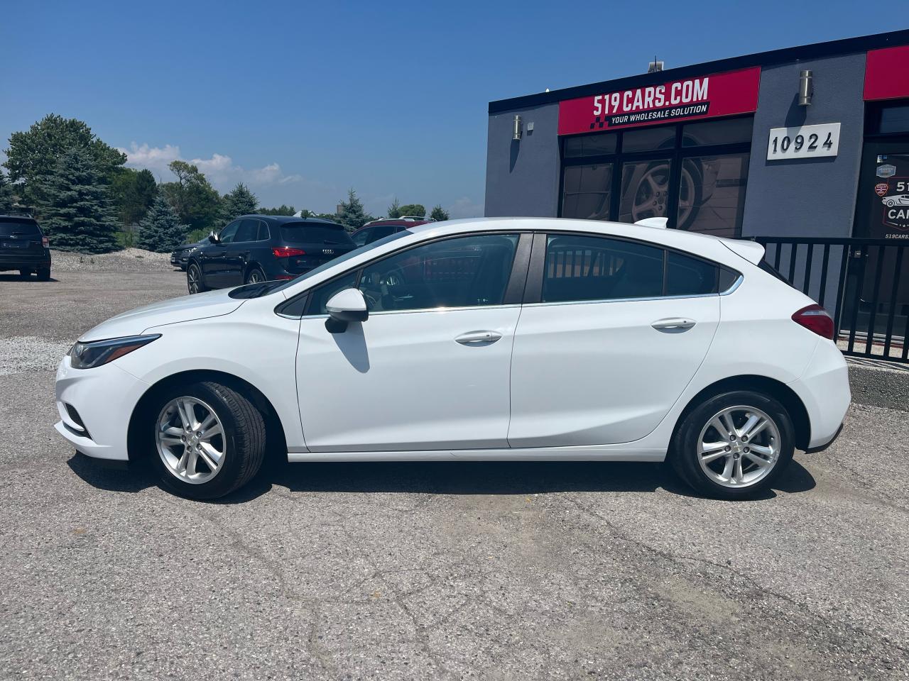 2018 Chevrolet Cruze LT | APPLE CARPLAY | BACKUP CAMERA | LOW KM - Photo #2