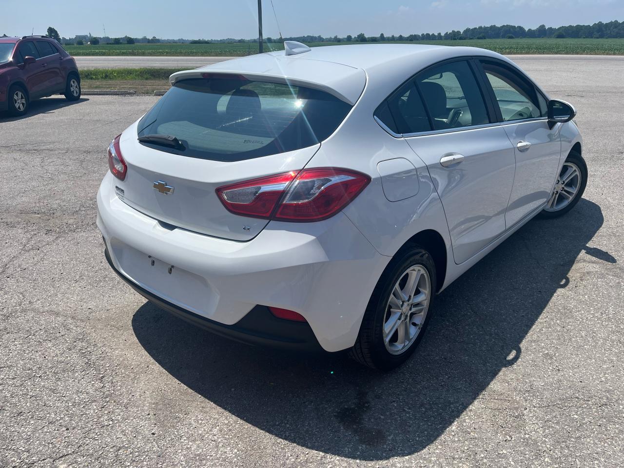 2018 Chevrolet Cruze LT | APPLE CARPLAY | BACKUP CAMERA | LOW KM - Photo #5