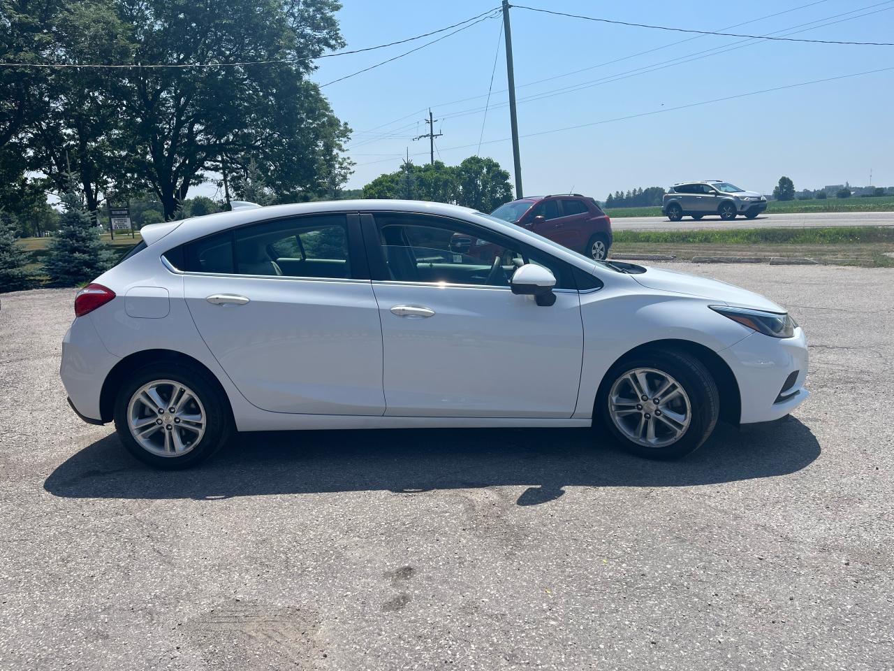 2018 Chevrolet Cruze LT | APPLE CARPLAY | BACKUP CAMERA | LOW KM - Photo #6