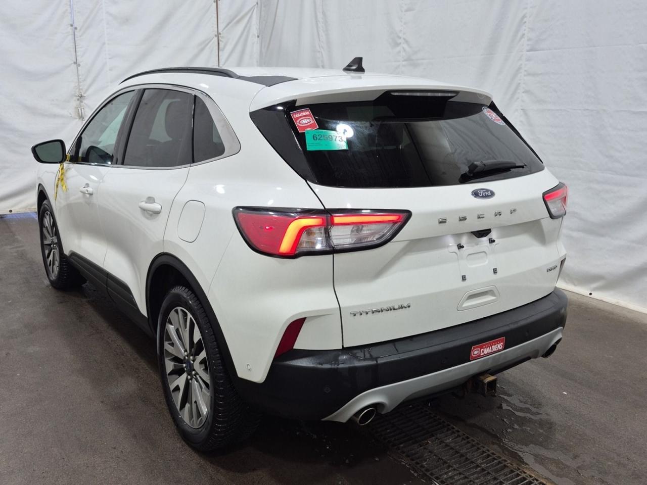 2021 Ford Escape Titanium Photo3