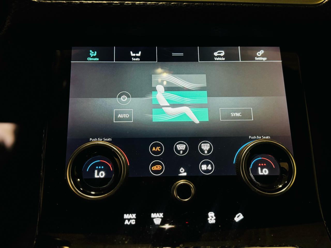 2019 Land Rover Range Rover Velar R-Dynamic SE - Photo #14