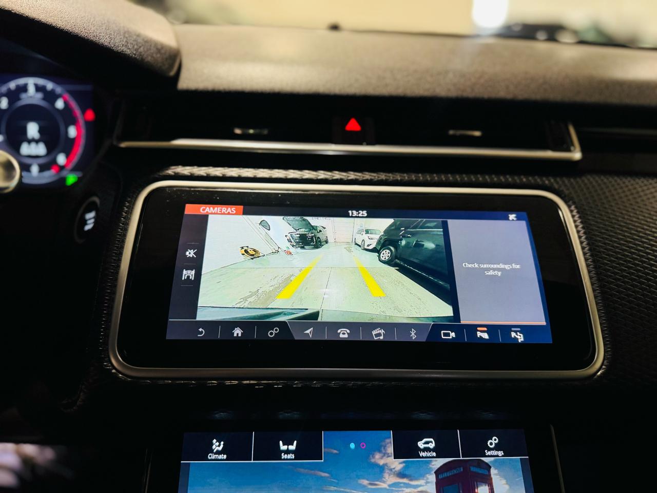 2019 Land Rover Range Rover Velar R-Dynamic SE - Photo #12