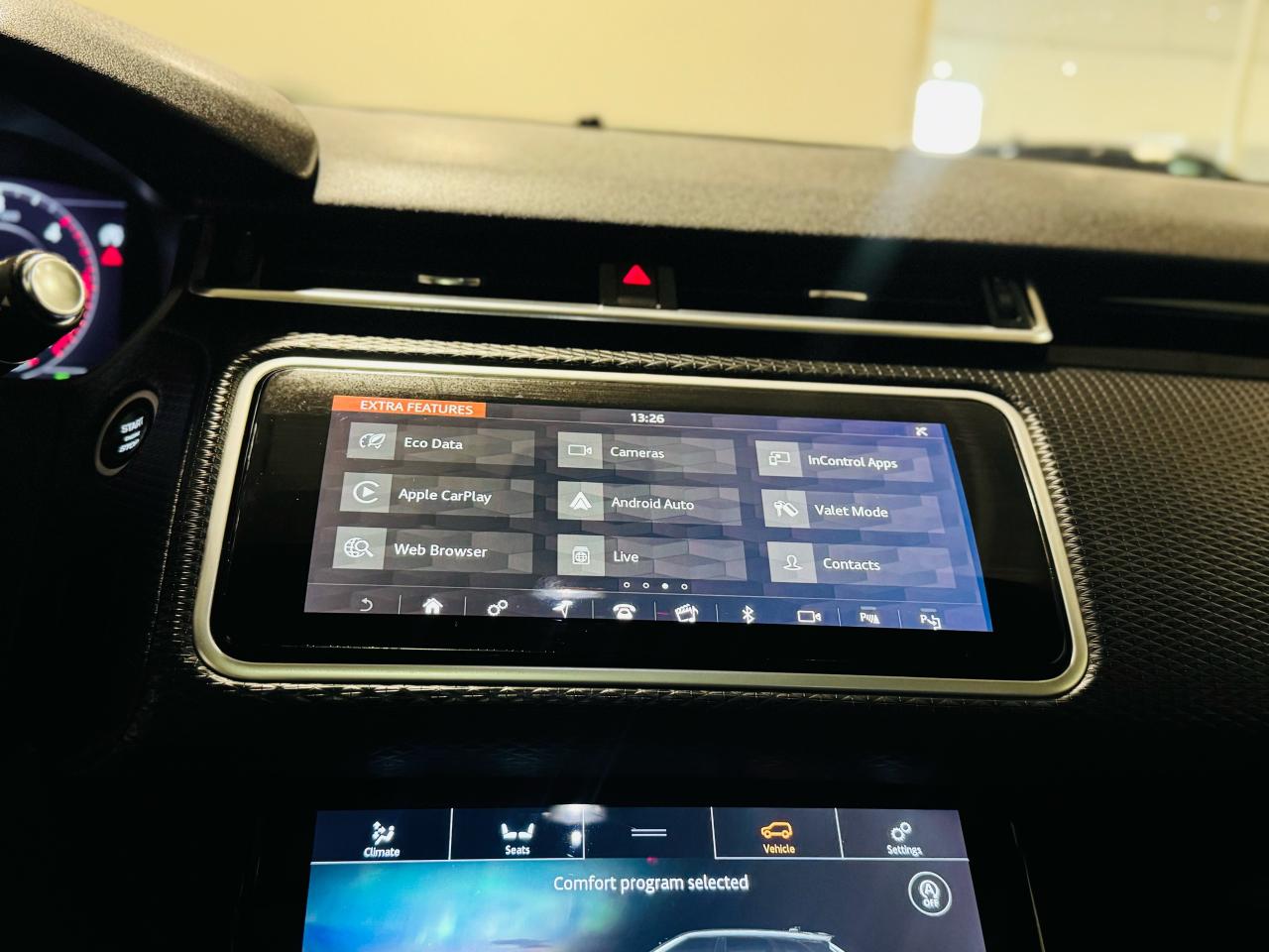 2019 Land Rover Range Rover Velar R-Dynamic SE - Photo #17