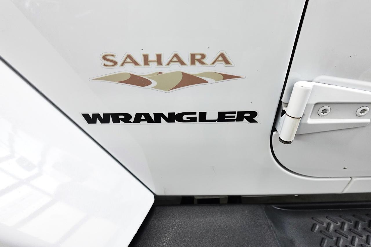 2014 Jeep Wrangler Sahara 4WD - No Accident, Hardtop - Photo #9