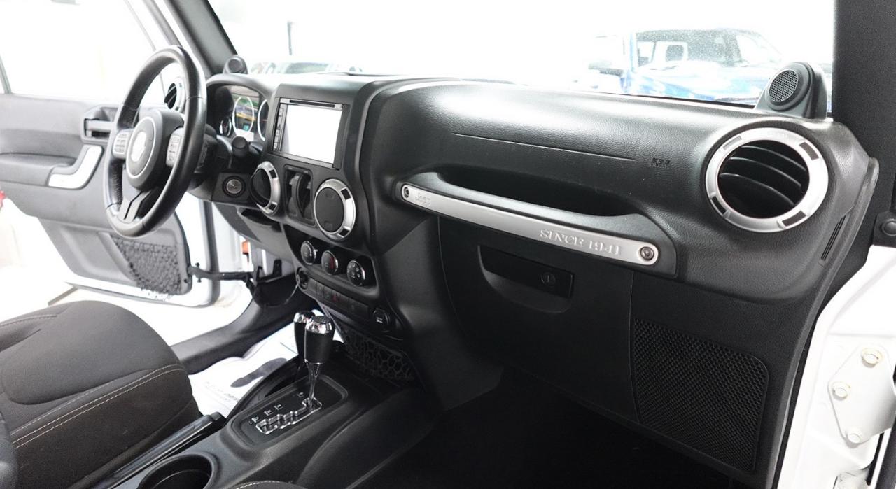 2014 Jeep Wrangler Sahara 4WD - No Accident, Hardtop - Photo #19