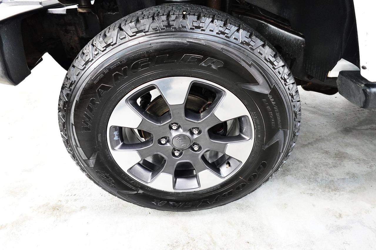 2014 Jeep Wrangler Sahara 4WD - No Accident, Hardtop - Photo #8