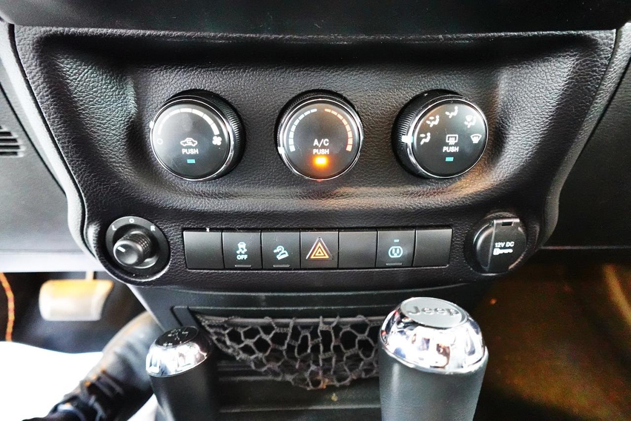 2014 Jeep Wrangler Sahara 4WD - No Accident, Hardtop - Photo #23