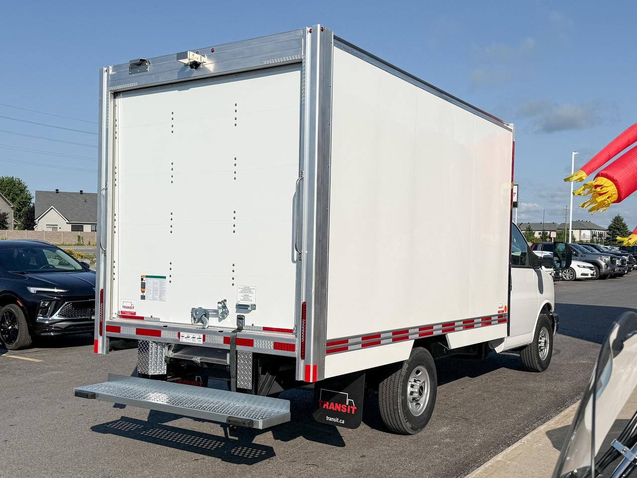 2025 GMC Savana Cutaway Work Van 4.3L V8 WITH REMOTE ENTRY, CRUISE CONTROL, A/C, REAR VISION CAMERA, AM/FM STEREO Photo