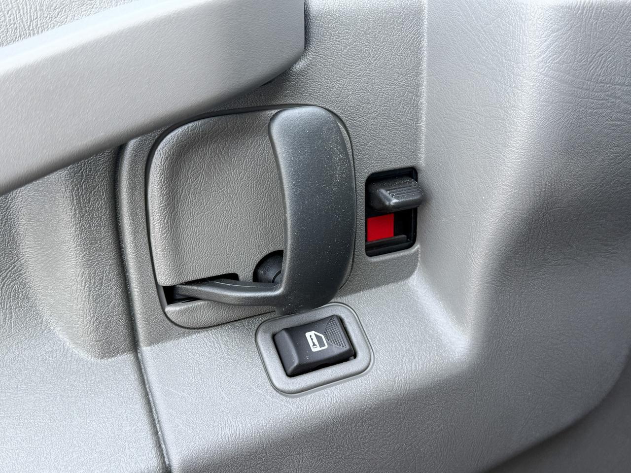 2025 GMC Savana Cutaway Work Van 4.3L V8 WITH REMOTE ENTRY, CRUISE CONTROL, A/C, REAR VISION CAMERA, AM/FM STEREO Photo