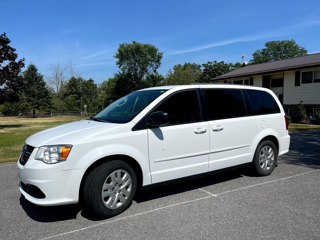 2016 Dodge Grand Caravan SXT - Photo #3