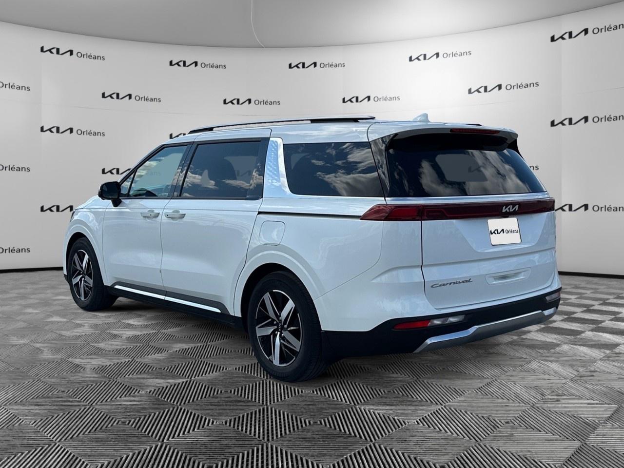 2022 Kia Carnival SX Photo3