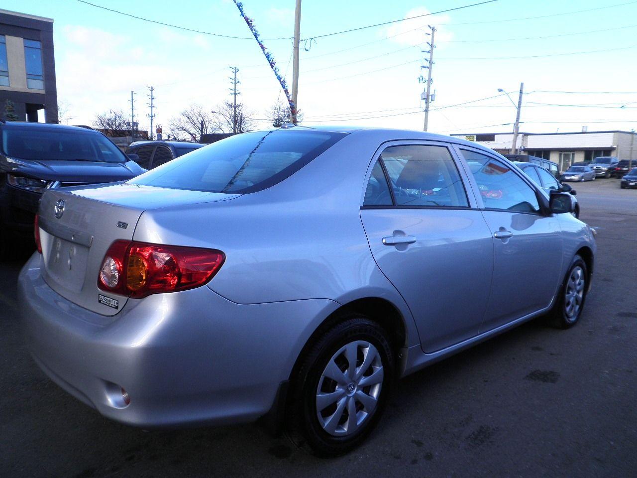 2010 Toyota Corolla CE Photo4