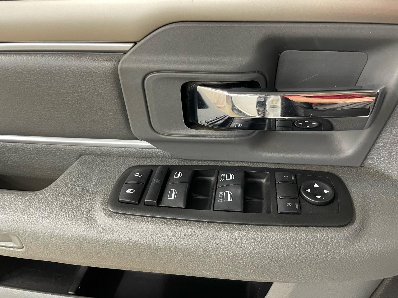 2014 RAM 2500 SLT Photo16