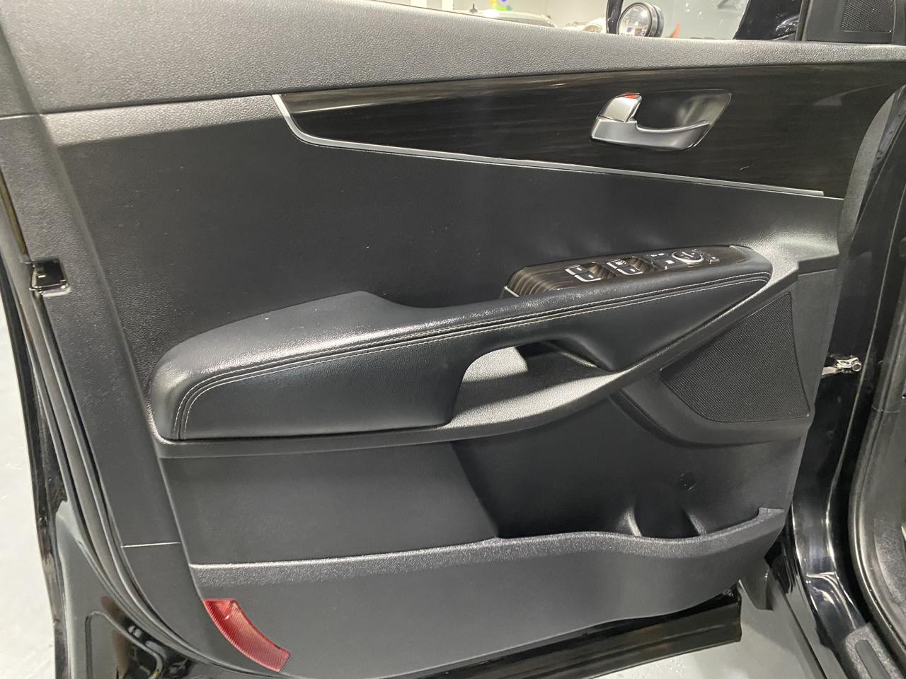 2020 Kia Sorento LX - Photo #11