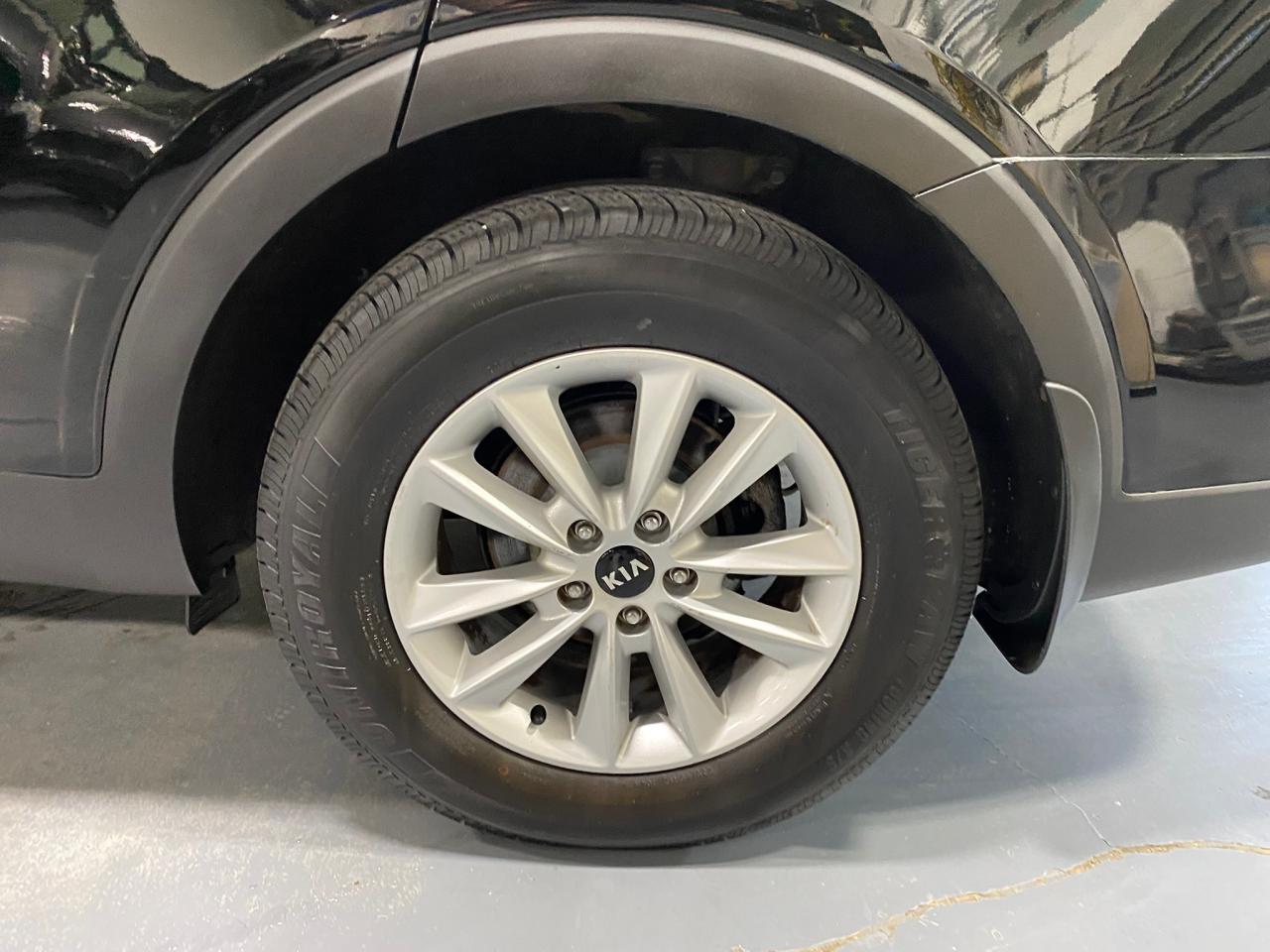2020 Kia Sorento LX - Photo #10