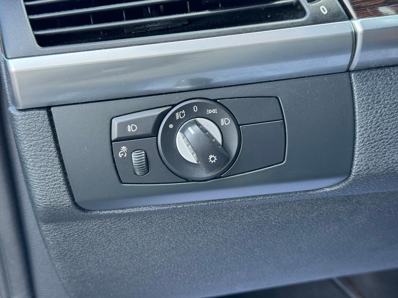 2011 BMW X6 xDrive 35i **DEALER SERVICED** - Photo #27