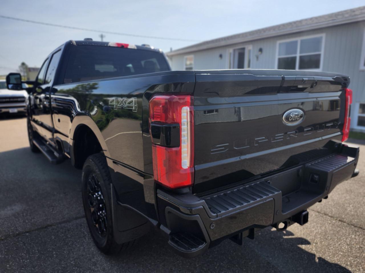 2025 Ford F-350 Super Duty SRW XLT 4WD CREW CAB 8' BOX Photo5