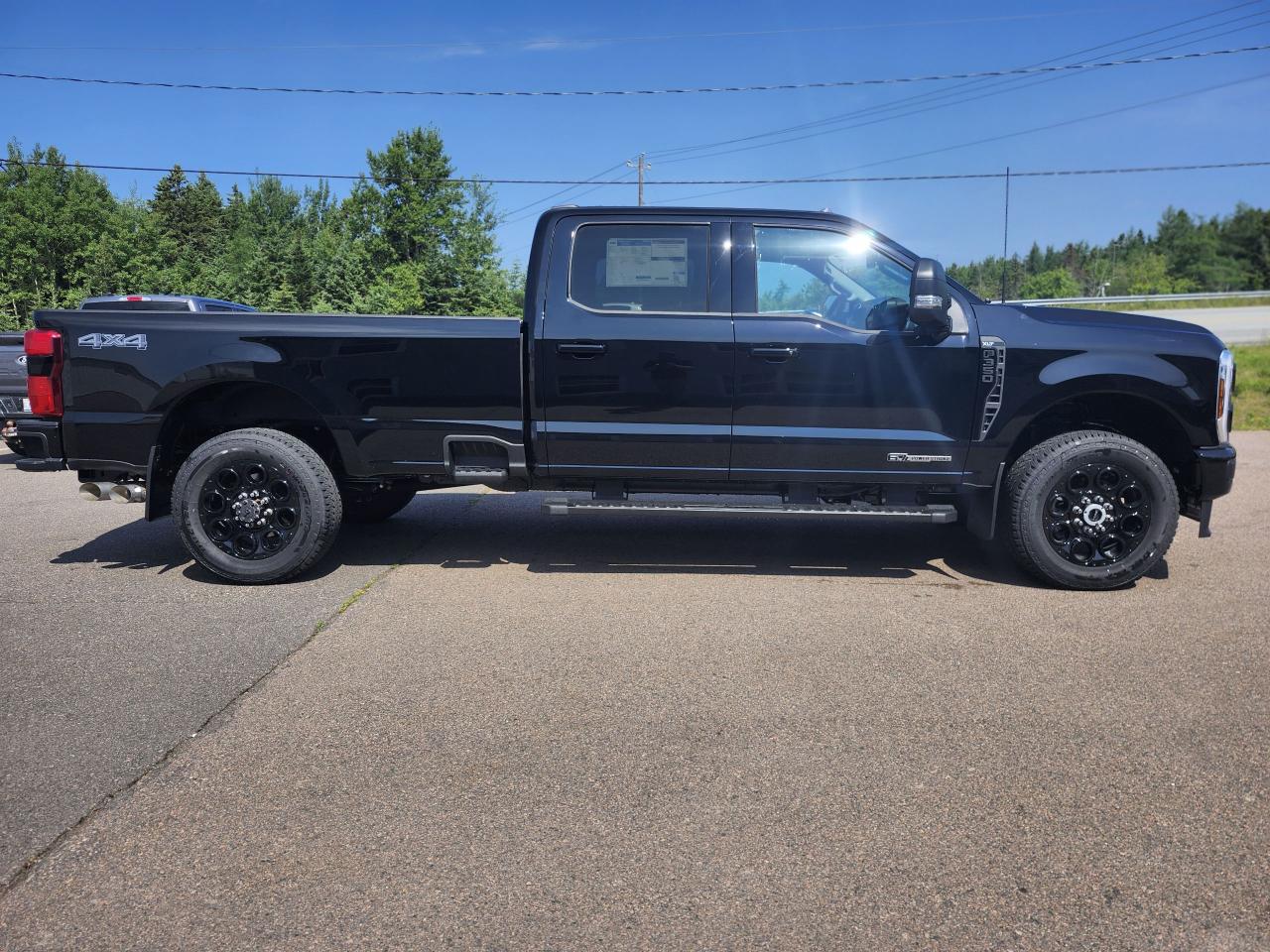 2025 Ford F-350 Super Duty SRW XLT 4WD CREW CAB 8' BOX Photo3