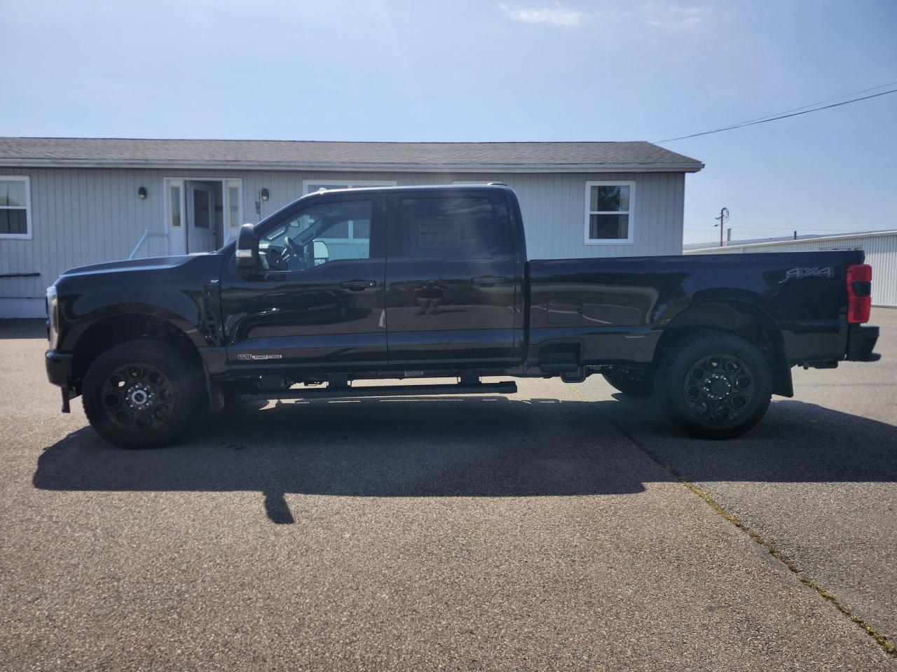 2025 Ford F-350 Super Duty SRW XLT 4WD CREW CAB 8' BOX Photo5