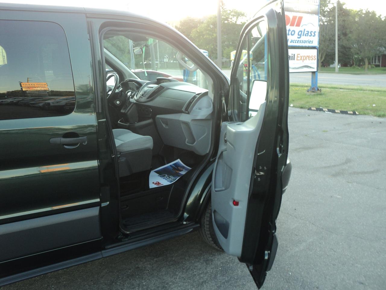 2015 Ford Transit T-150 XL 8Seater 3.7L6cyl  LowRoof Sliding RH Dr - Photo #9