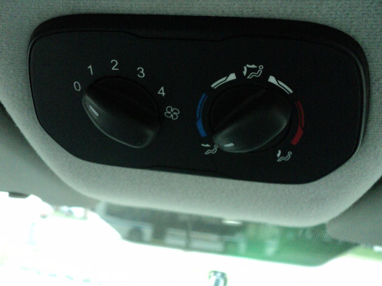 2015 Ford Transit T-150 XL 8Seater 3.7L6cyl  LowRoof Sliding RH Dr - Photo #26